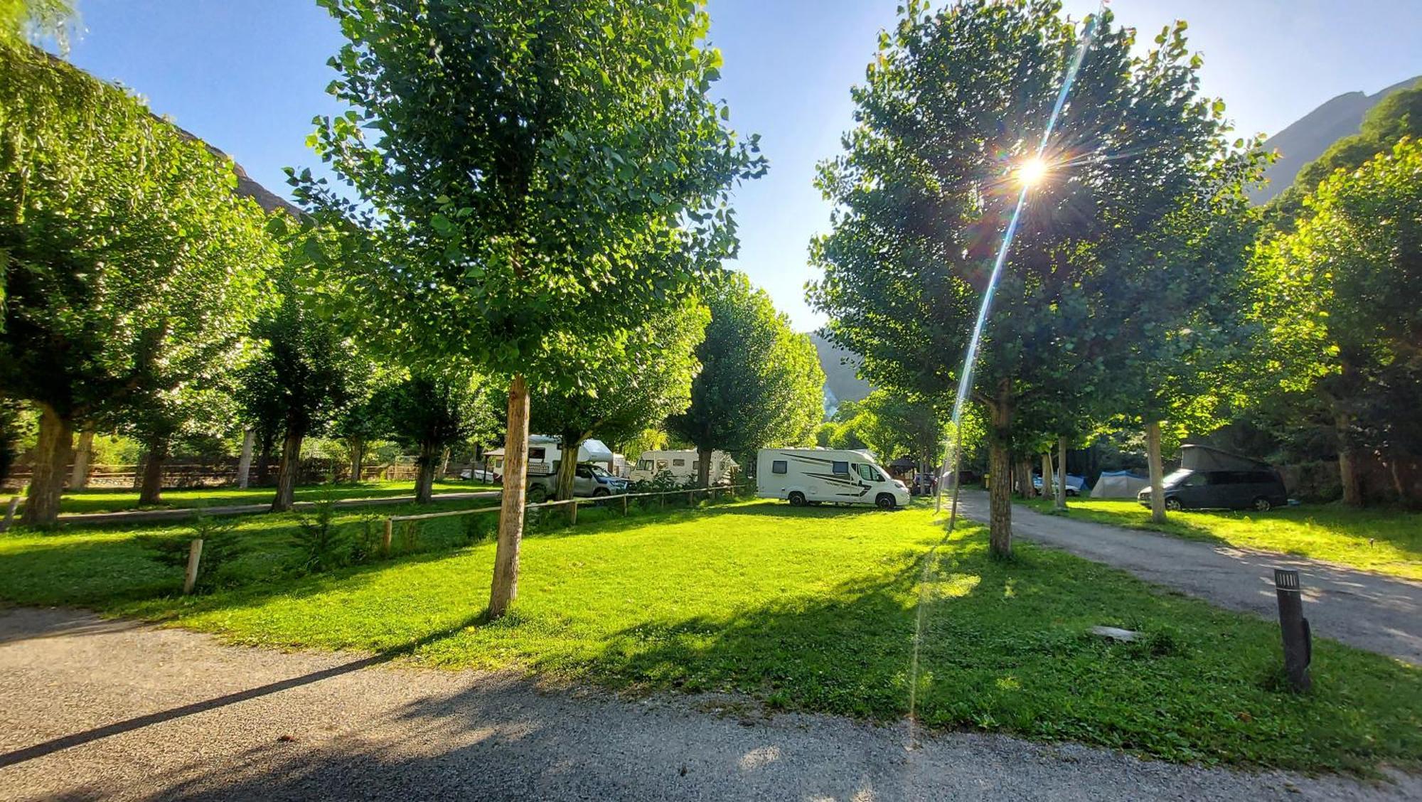 Camping Llavorsí 外观 照片