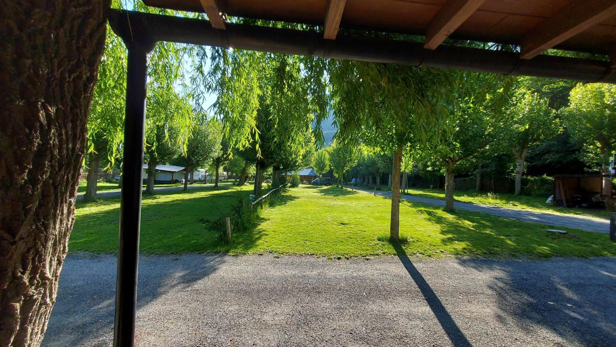 Camping Llavorsí 外观 照片